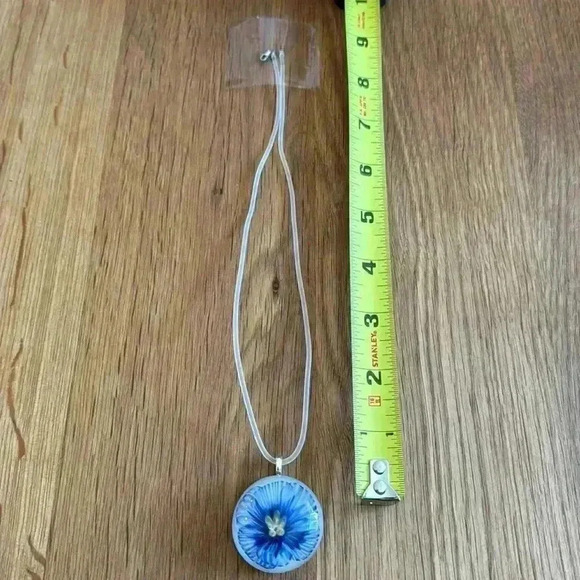 Vintage Glass blue flower pendant necklace - Picture 2 of 3